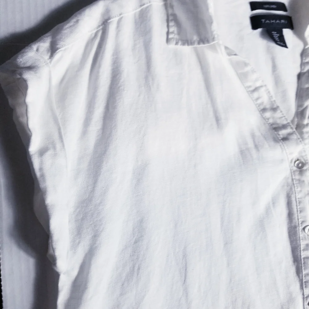 TAHARI WHITE 100% LINEN BUTTON DOWN CUFFED SLEEVE BLOUSE SIZE MEDIUM - Picture 9 of 16